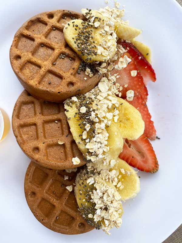 Chocowaffle de avena y banano waffles de avena, banano y cacao