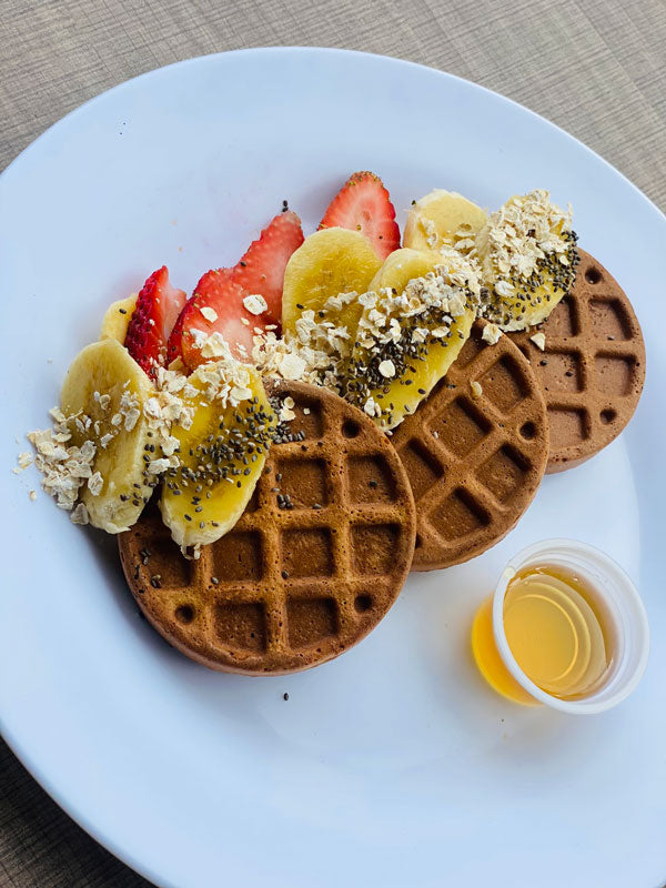 Chocowaffle de avena y banano waffles de avena, banano y cacao