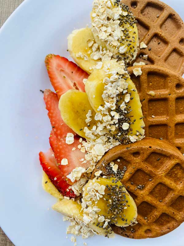Chocowaffle de avena y banano waffles de avena, banano y cacao