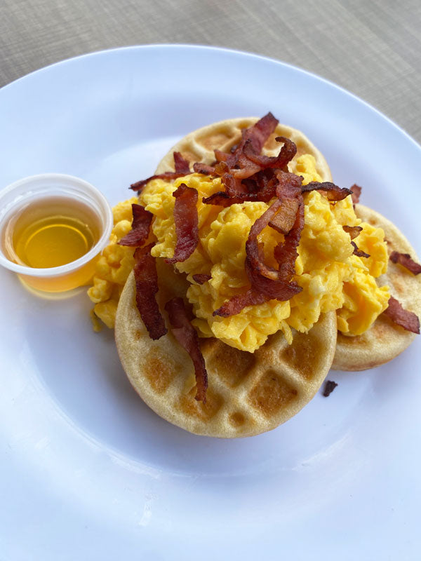Waffle de pandebono y tocineta
